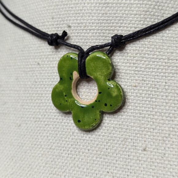 Green Ceramic Flower Pendant Choker Necklace Handmade Boho Hippie Whimsical Y2K - Picture 2 of 4